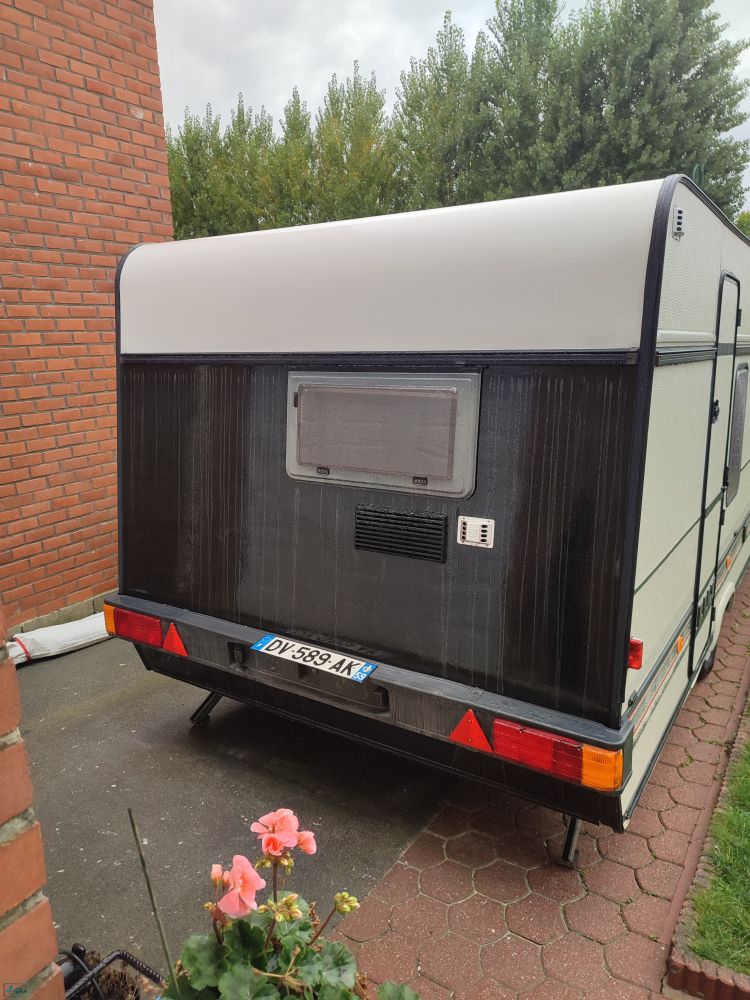 burstner 480ts  noir avant et arrière 